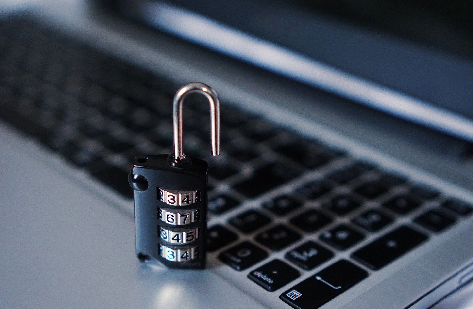 Çocuklar İnternette Ne Kadar Güvende? Ailelerin Bilmesi Gereken Dijital Riskler